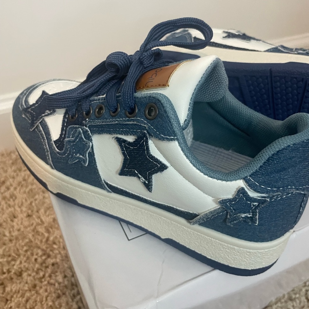 Kids Size 4.5 Denim Fashion Sneakers Stars White and Blue - Picture 8 of 8